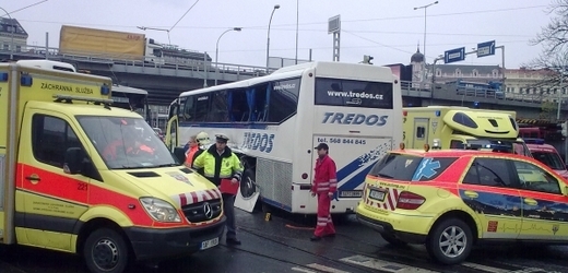 Na Florenci došlo ke srážce tramvaje s autobusem.