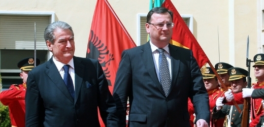 Albánský premiér Sali Berisha (nalevo) a jeho český protějšek Petr Necas.