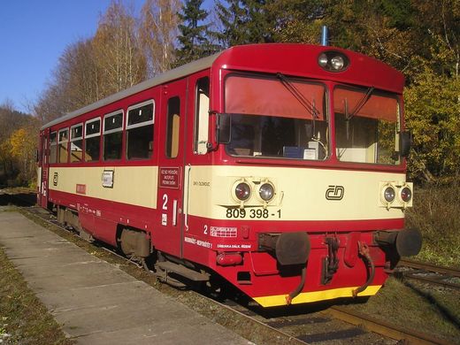 Symbol české železnice. Moták řady 810.