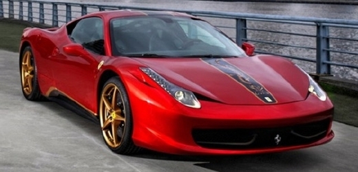 Nový barevný odstín Marco Polo Red a zlaté doplňky, to je limitovaná edice Ferrari pro autosalon v Pekingu.