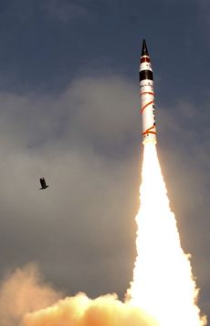 Indie poprvé zkušebně vypustila raketu dlouhého doletu Agni-V.