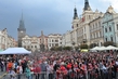 Na pardubickém Pernštýnském náměstí se lidé v klubových dresech začali shromažďovat už hodiny před šestým finálovým zápasem.