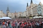 Na pardubickém Pernštýnském náměstí se lidé v klubových dresech začali shromažďovat už hodiny před šestým finálovým zápasem.