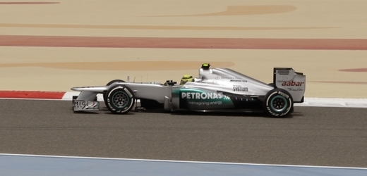Niko Rosberg v prvním pátečním tréninku v Bahrajnu.