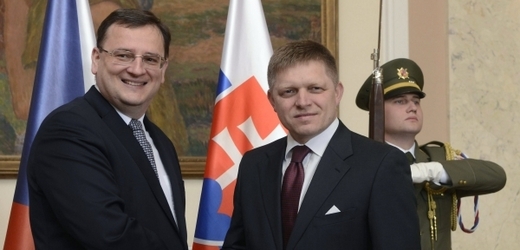 Petr Nečas (vlevo) a Robert Fico.