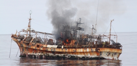 Japonskou "loď duchů" museli Kanaďané potopit ranami z děla.
