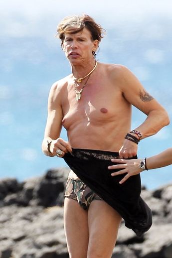 Steven Tyler by na pláži vyděsil spoustu návštěvníků.