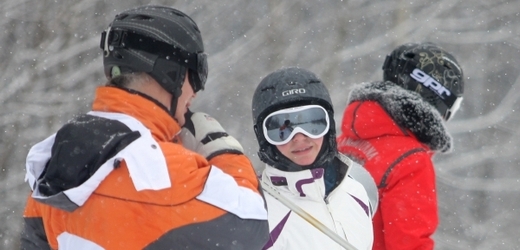 Helma bude nadále nepovinnou výbavou každého lyžaře mladšího než osmnáct let (ilustrační foto).