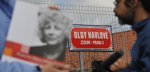 Na pražském Žižkově byla 25. dubna slavnostně odhalena ulice Olgy Havlové. Nachází se v nové lokalitě s názvem Rezidenční park Na Vackově.