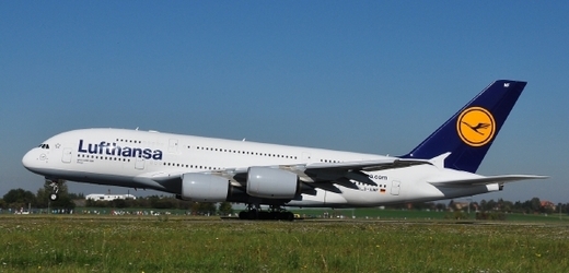 Lufthansa možná propustí až polovinu zaměstnanců administrativy.