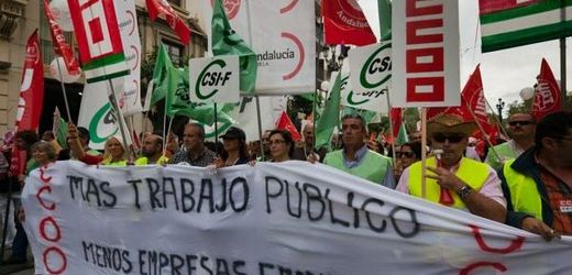Chceme práci, dožadují se Španělé na demonstraci. 