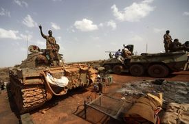Súdánská armáda u sporné oblasti Heglig.
