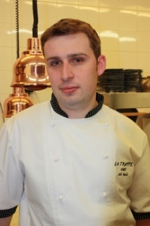 Jiří Voráč připravuje lanýžové pochoutky v restauraci La Truffe.