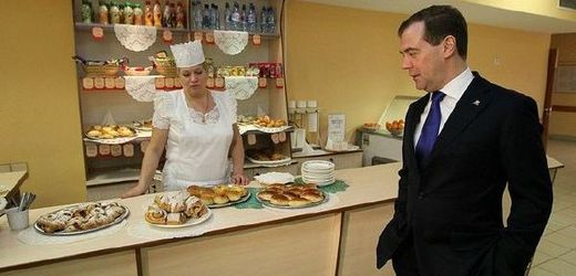 Medveděv na návštěvě v Petrohradské oblasti.