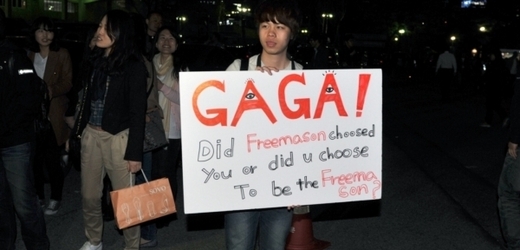 Protesty proti Lady Gaga.
