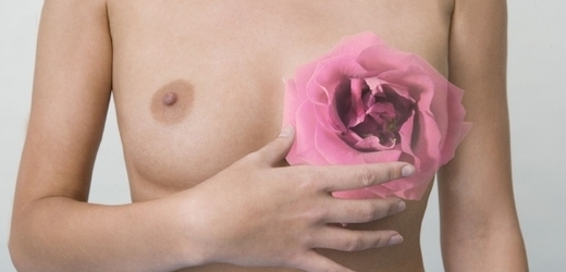 O rakovinu prsu se lidé více zajímají a stále více žen chodí na pravidelnou prevenci.