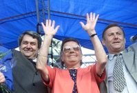 Vojtěch Filip, Jiřina Švorcová a Miroslav Grebeníček na předvolebním mítinku na Václavském náměstí v roce 2002.