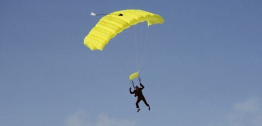 Paraglidista z Greenpeace přistál uprostřed jaderné elektrárny (ilustrační foto).