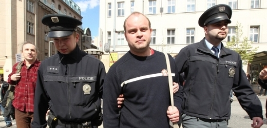 Roman Smetana při zatýkání policií.