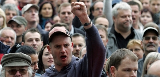 Napadení chlapce vyvolalo v Břeclavi demonstraci, zúčastnilo se jí na dva tisíce lidí.