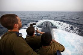 Izraelští vojáci v ponorce Dolphin.