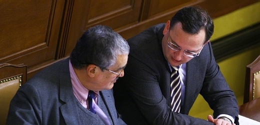 Předsedové Karel Schwarzenberg (TOP 09) a Petr Nečas (ODS).