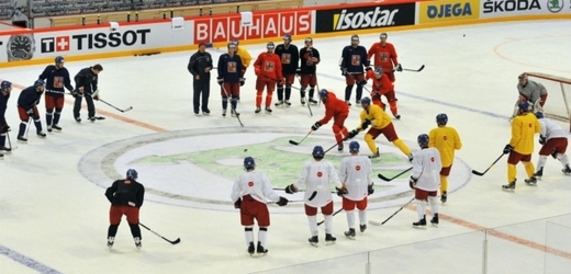 Česká hokejová reprezentace na tréninku v dějišti šampionátu.