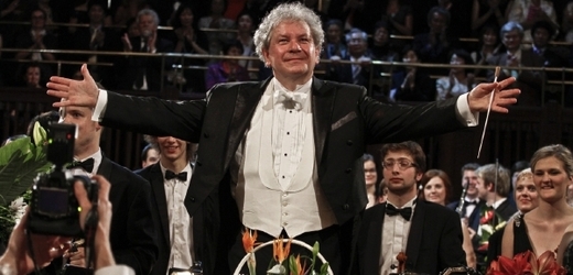 Symfonický orchestr Pražské konzervatoře s dirigentem Jiřím Bělohlávkem.