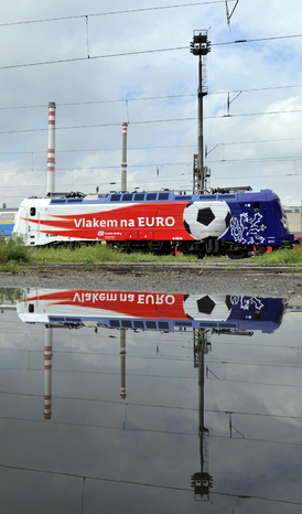 Speciální lokomotiva pro fotbalové mistrovství Evropy.