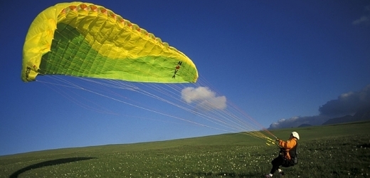 Paragliding nepatří mezi nejbezpečnější sporty (ilustrační foto).