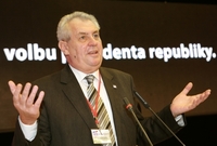 Miloš Zeman má v boji o prezidentský úřad stále větší podporu.