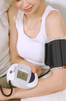 Pokud si měříte krevní tlak doma, dodržujte zásady, se kterými by vás měl seznámit lékař.