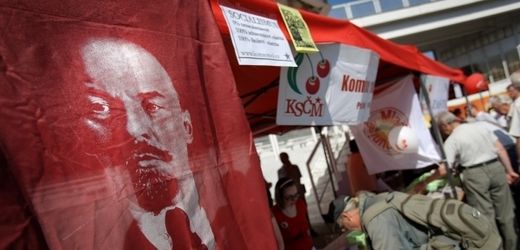 Cílem komunistů je socialismus. Snímek z oslav 1. máje.