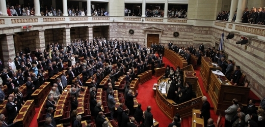 Řecký parlament vydržel dva dny.