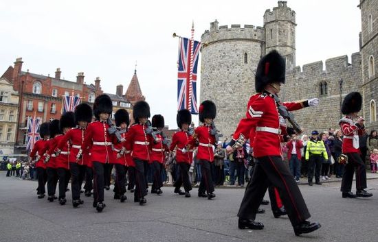 Královnina garda na zámku Windsor.