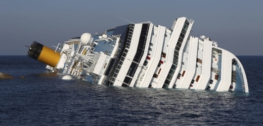 Obří výletní loď Costa Concordia ztroskotala 13. ledna u ostrova Giglio na jihu Itálie.