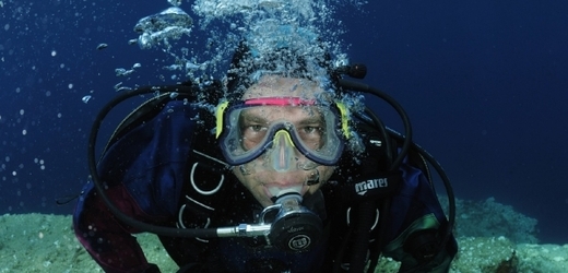 Potápěč se ztratil instruktorovi, vyplaval v bezvědomí na hladinu (ilustrační foto).