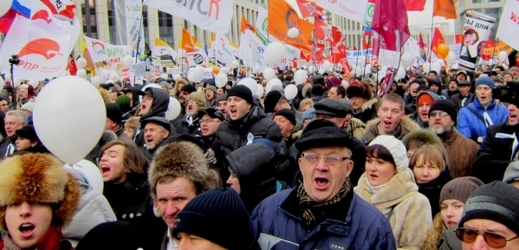 Prosincové demonstrace v Moskvě přilákaly desetitisíce lidí.