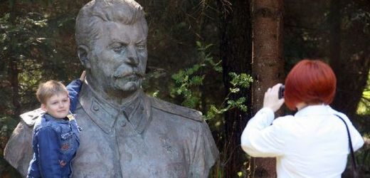 Stalinova socha v Grutas parku v Litvě.