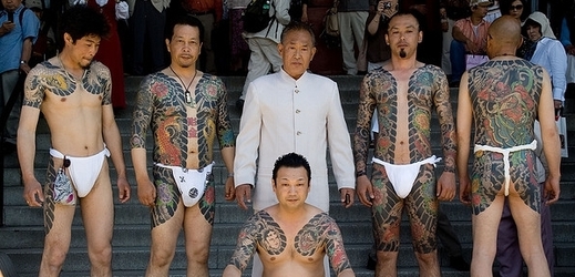 Tetování v Japonsku vyznává hlavně jakuza, a tak je společensky nevhodné.
