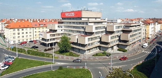 Nejznámější stavbou Jana Štípka je administrativní budova Průmstavu v Praze z roku 1976.