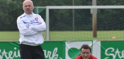 Trenér Michal Bílek a reprezentační manažer Vladimír Šmicer na soustředění Bad Waltersdorfu.