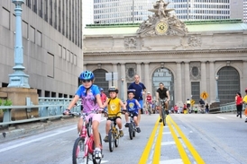 Významná newyorská urbanistka Janette Sadik-Kahnová, jež je jedním z hlavních festivalových hostů, vytvořila v New Yorku během pouhých dvou let více než 400 km cyklostezek.