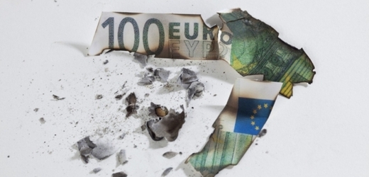Euro pod tíhou krize ztrácí.