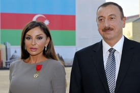 Prezident Illam Alijev s chotí Mehriban si dávají na prezentaci země záležet. A kšefty s tím související se jim také hodí.