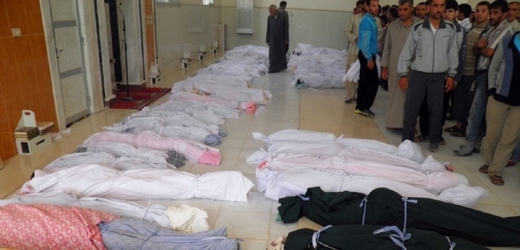 Oběti masakru v syrském Húlá.