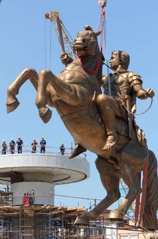 Makedonská metropole dostává v poslední době stále nové sochy. Třeba Alexandra, který ovšem s dnešním obyvatelstvem nemá nic moc společného.