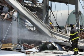 Zemětřesení si vyžádalo nejméně 10 lidských životů.