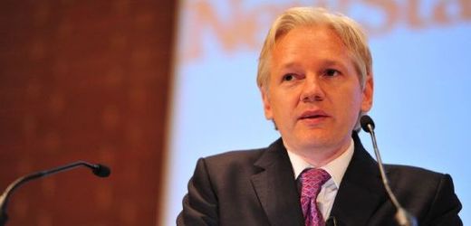 Assange, muž který otřásl světem,  na konferenci v Londýně (březen 2012).