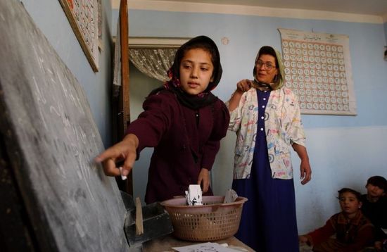 Malá domácí škola pro chlapce i dívky v Afghánistánu.
